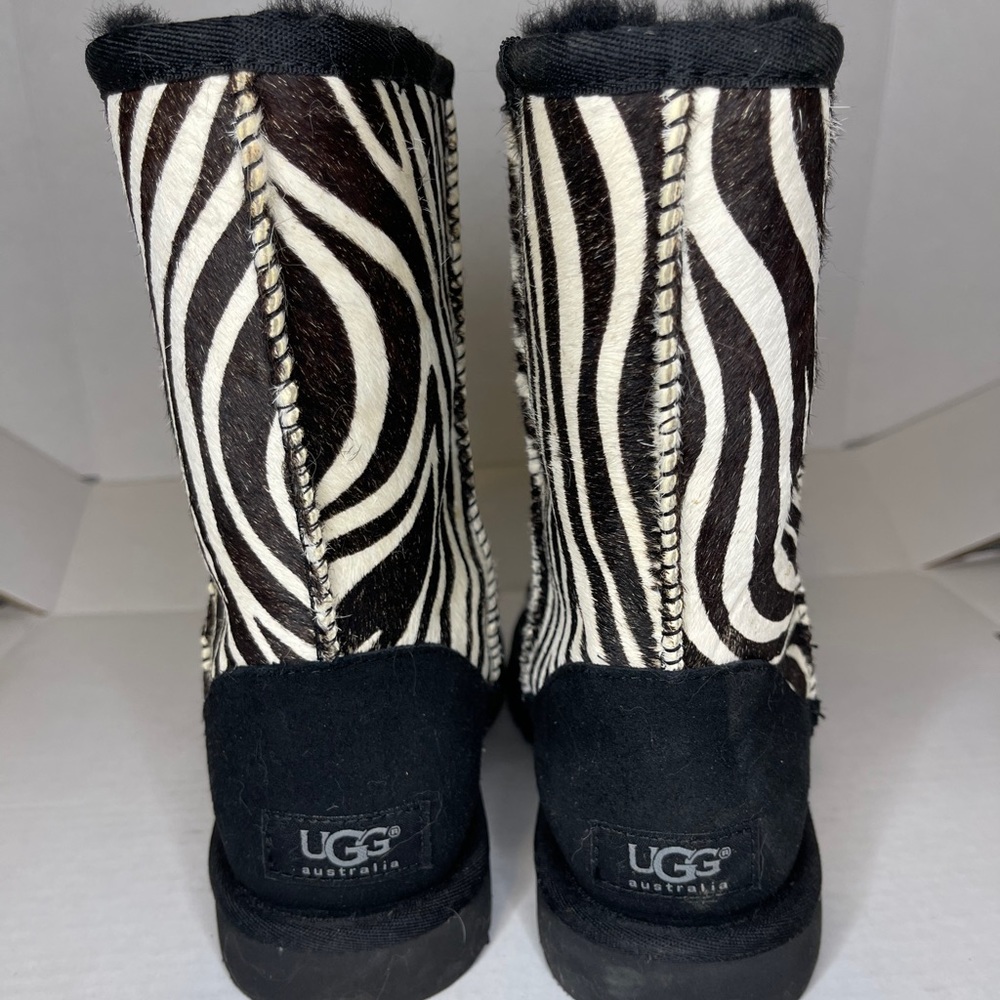 Ugg’s Classic Short Zebra Print Boot-Size 6 - image 5